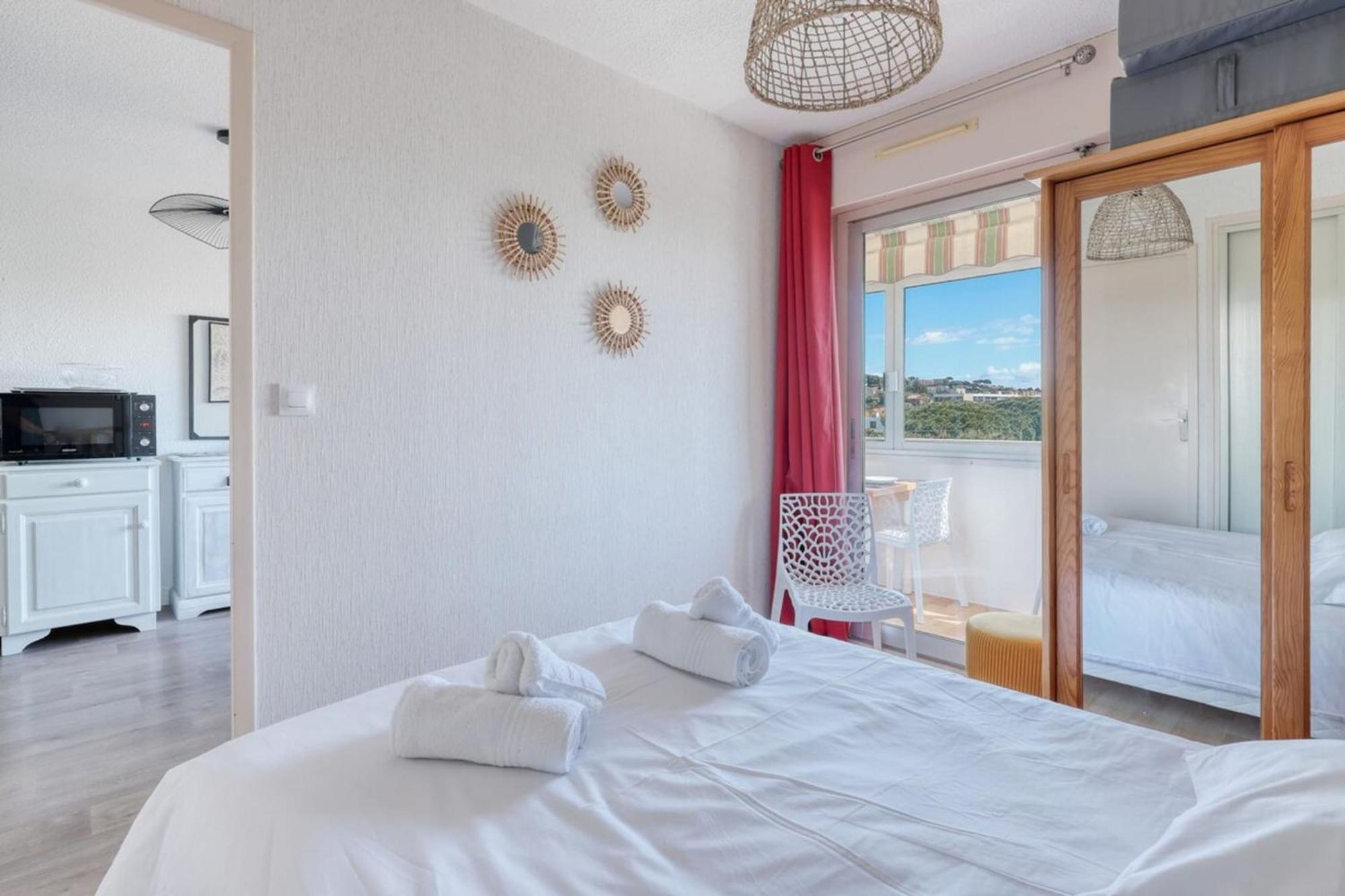 T2 600 M From The Beach! Air-Conditioned Le Lavandou Eksteriør bilde
